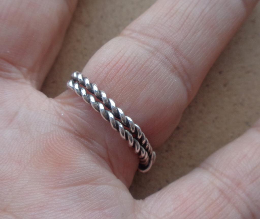 zilveren ring met drie kleuren stenen [1144], Verzenden, Zo goed als nieuw, 17 tot 18, Dame