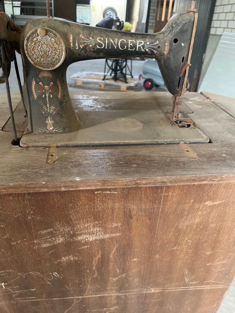 Antieke Singer Naaimachine met Houten Kast, Antiek en Kunst, Ophalen of Verzenden