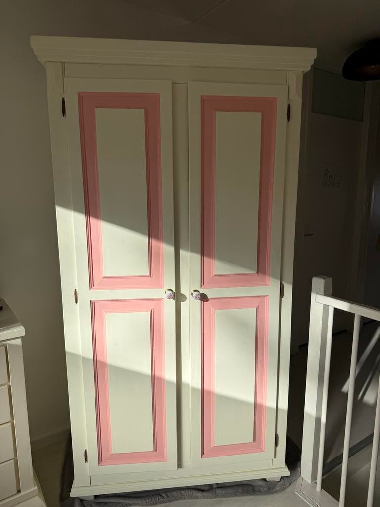 Brocante Kledingkast voor Meisjeskamer/Babykamer, Ophalen, Zo goed als nieuw