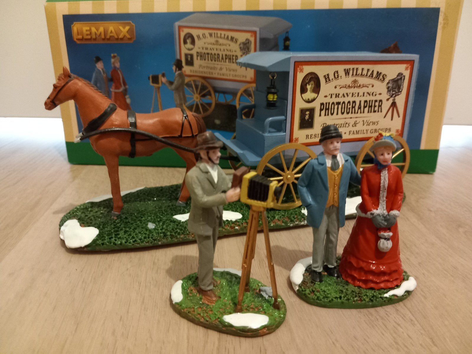 Lemax fotograaf met paardenkoets, Ophalen of Verzenden