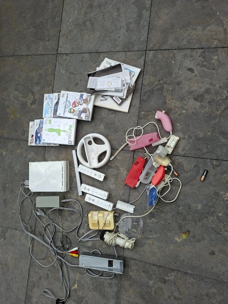 Nintendo Wii, Spelcomputers en Games, Ophalen, Gebruikt, Met 3 controllers of meer