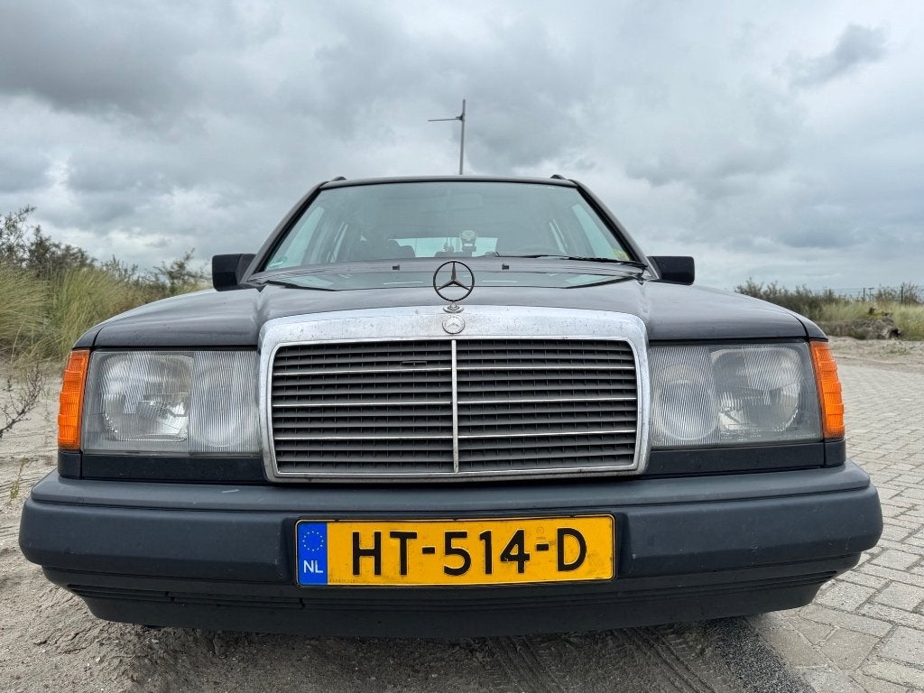 Oldtimer Mercedes-Benz 200-Serie 2.3 230 TE K6 1986 Zwart, foto 2