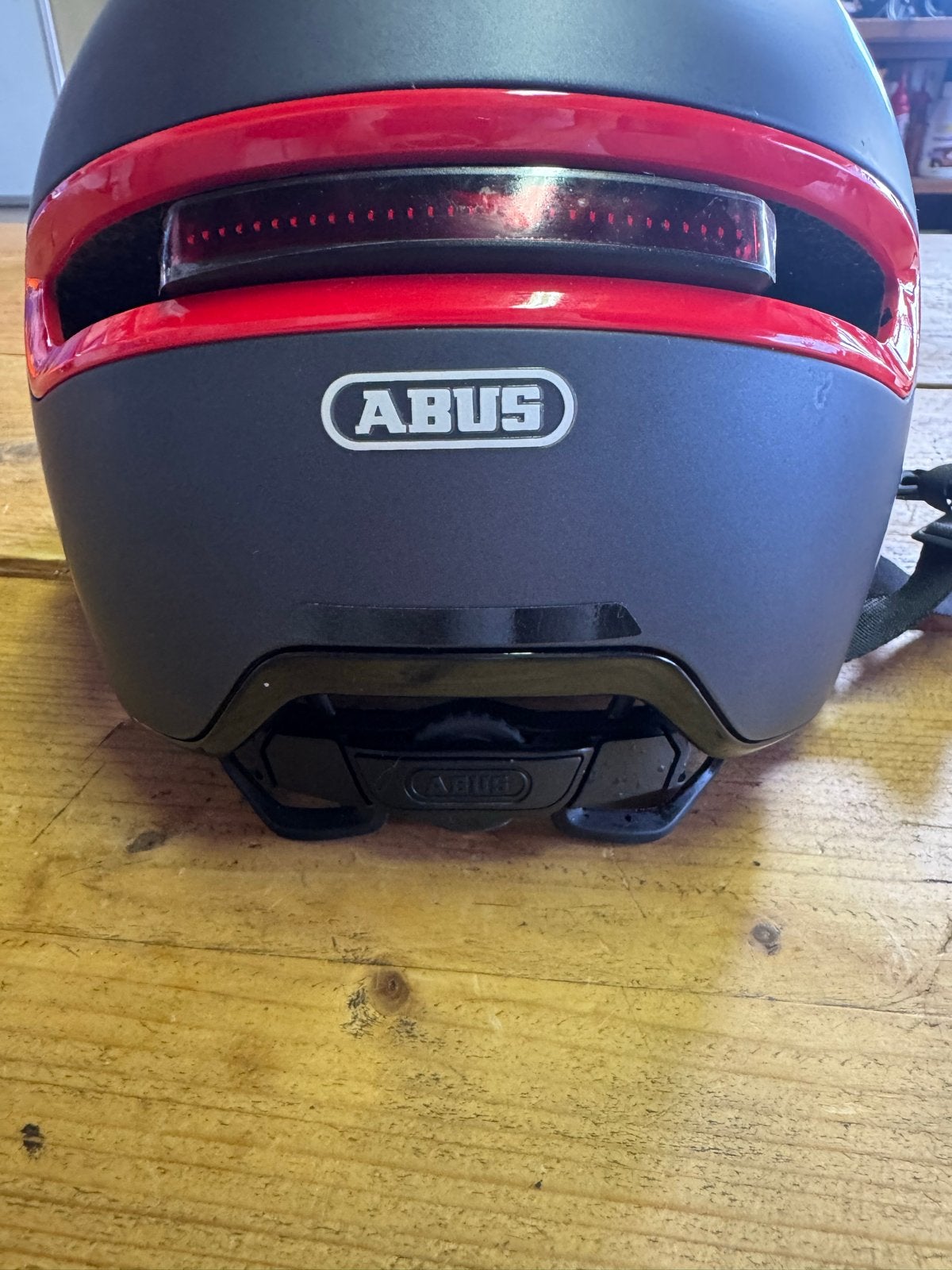 ABUS HUD-Y Fietshelm met LED-achterlicht, Ophalen of Verzenden, Zo goed als nieuw, M, Heer of Dame