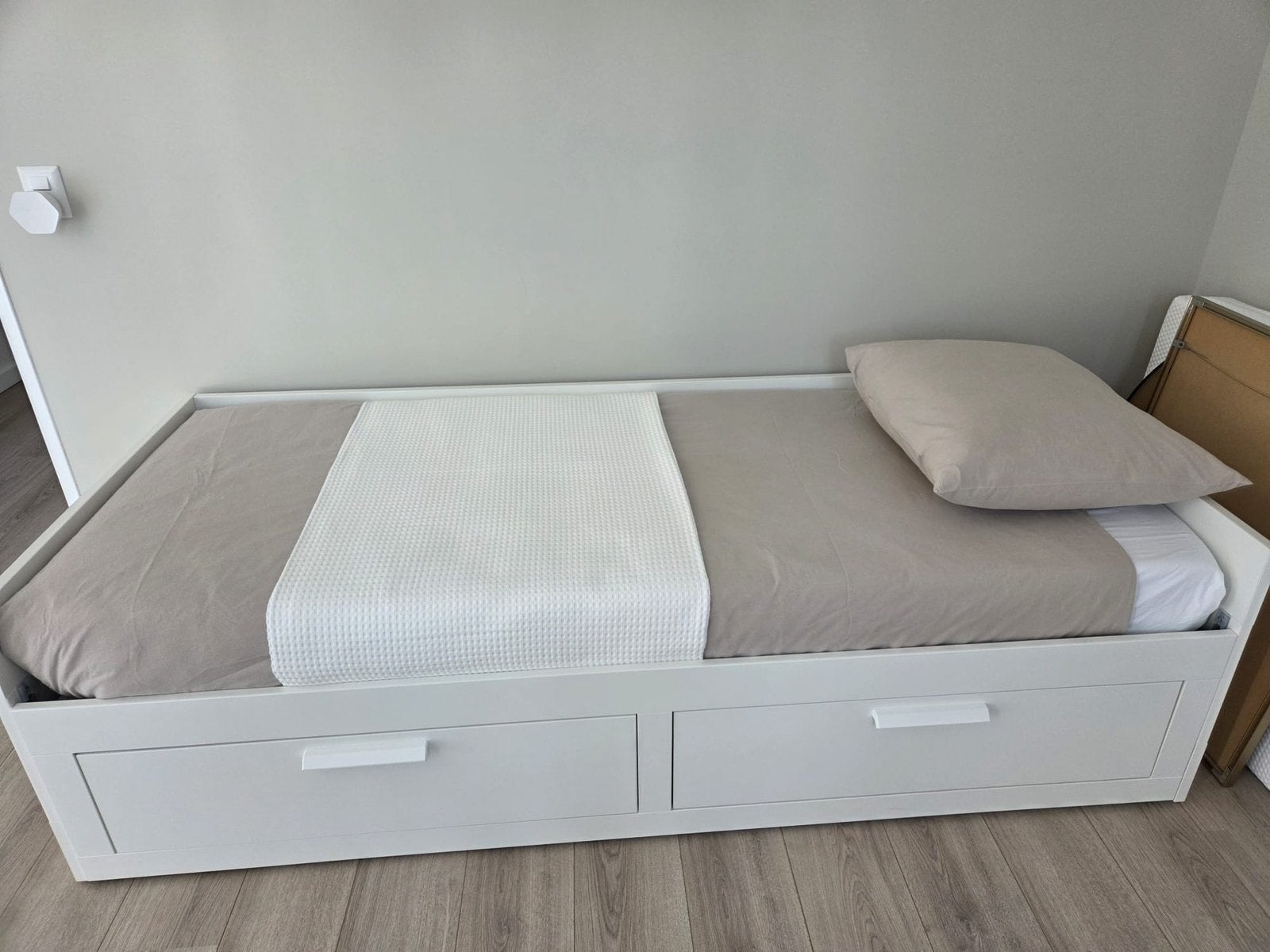 Ikea uitschuifbed Brimnes, Ophalen, Wit, Tweepersoons, Zo goed als nieuw
