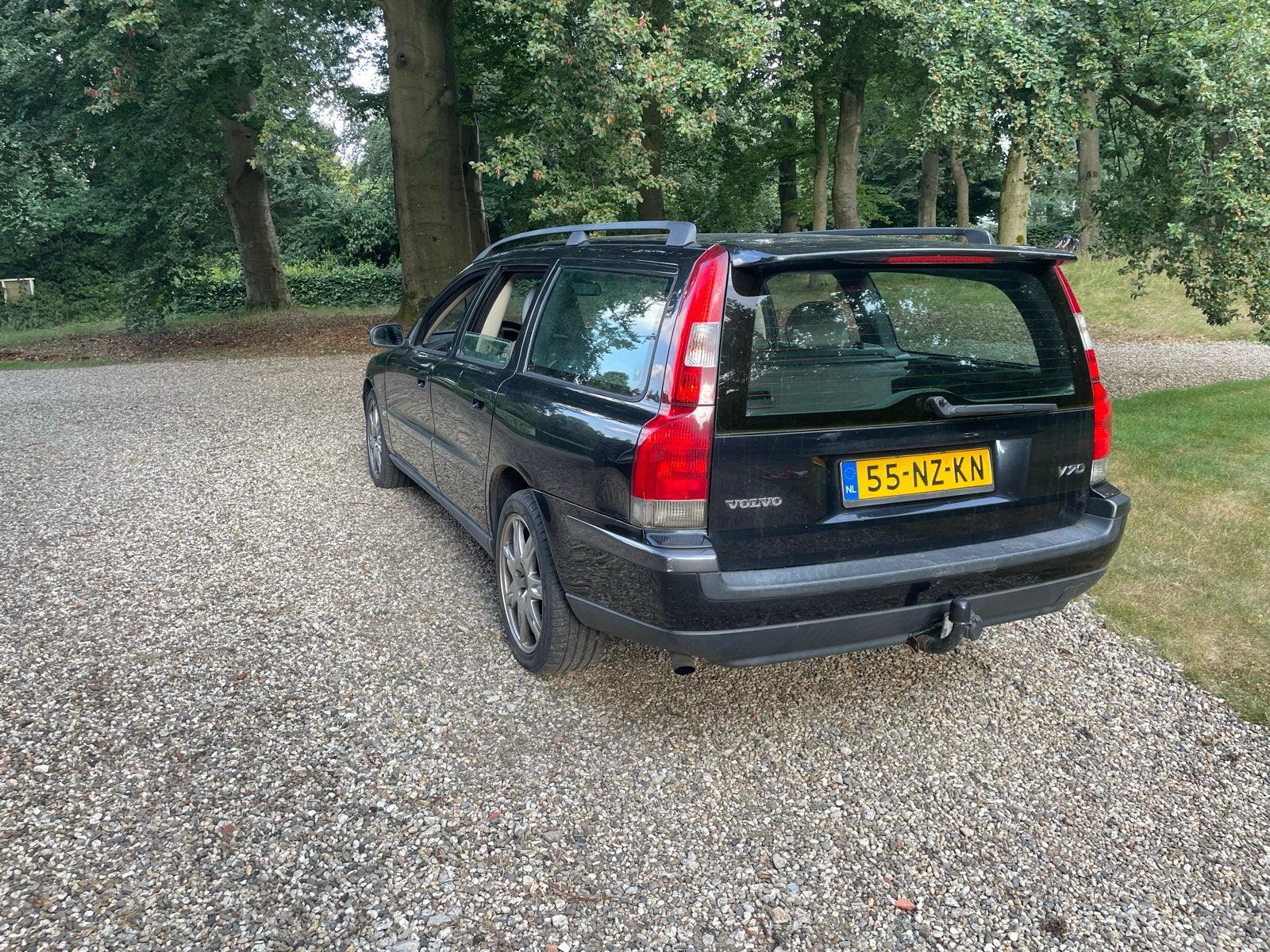 Volvo V70 2.4 D 2004 Zwart, Voorwielaandrijving, 15 km/l, 1800 kg, Zwart