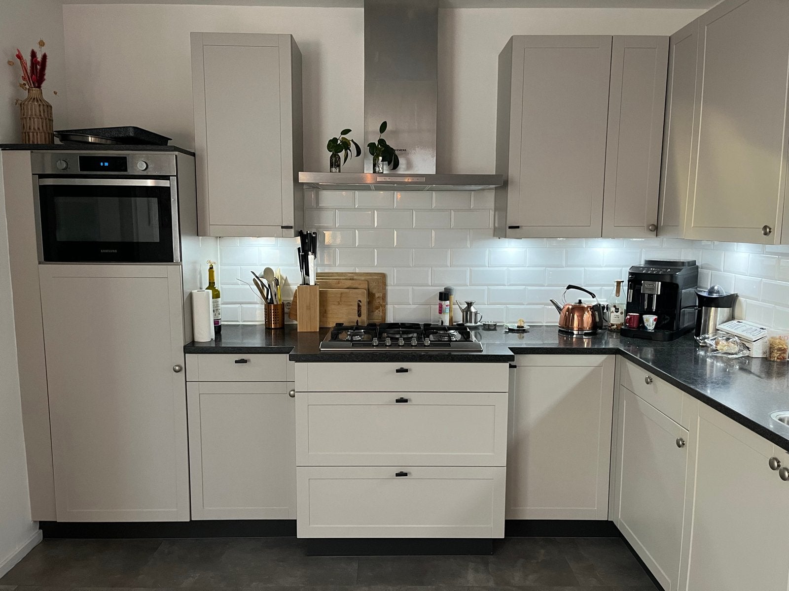 Taupe Grijze Hoekkeuken 320x280 met Hardsteen en Apparatuur, Ophalen, Gebruikt, Hoekkeuken, Graniet of Steen