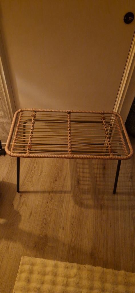 Rotan bijzettafel met glazen blad - 75x45x45 cm, 75 cm of meer, Rechthoekig, Ophalen, 45 tot 60 cm