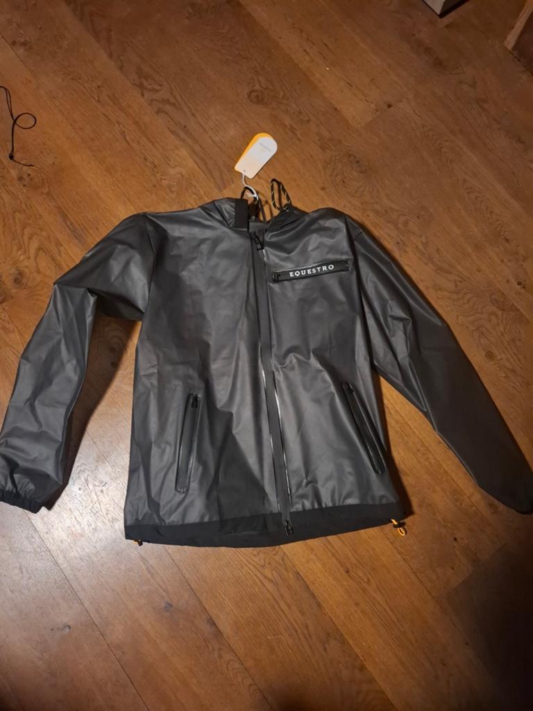 Nieuw equestro regenjas rijbroek bodywarmer vest, Dieren en Toebehoren, Paardrijkleding, Nieuw, Springen, Equestro. com, Equestro. com