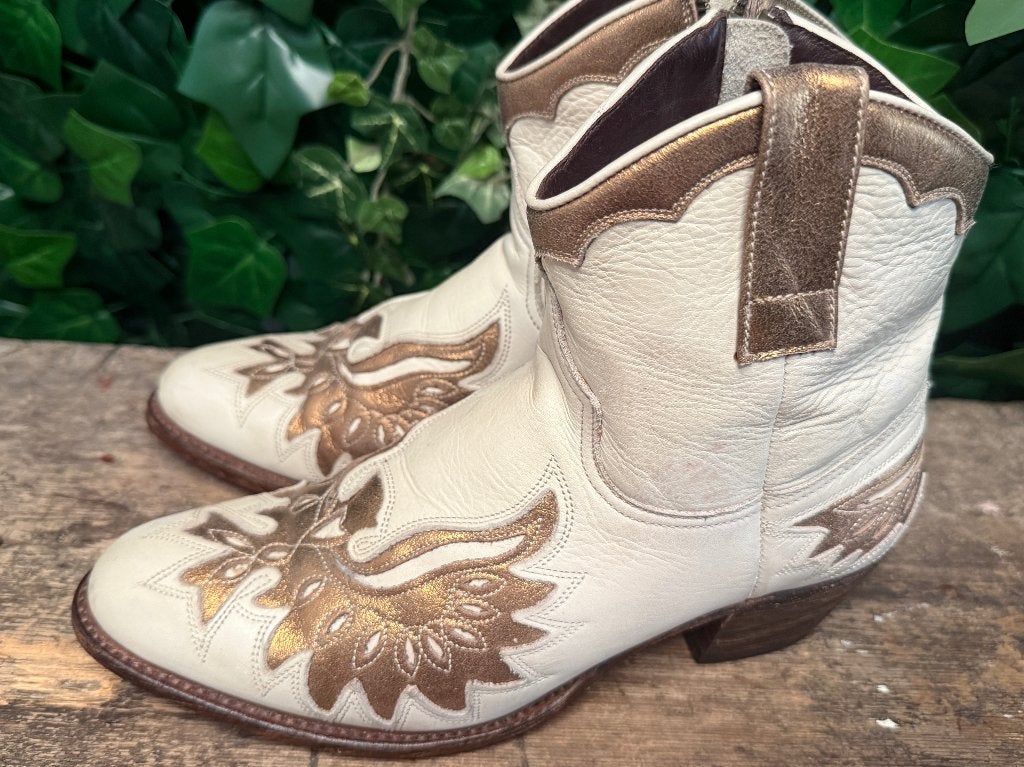 prachtige bijna Nieuwe laarsjes van Sendra maat 39, Sendra, Beige, Lage of Enkellaarzen, Ophalen of Verzenden