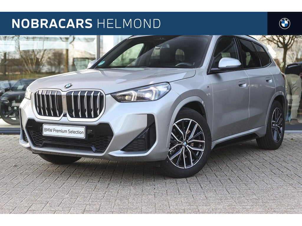 BMW X1 sDrive20i High Executive M Sport Automaat / Trekhaak, Auto's, BMW, 1525 kg, Zwart, Met garantie (alle), Origineel Nederlands