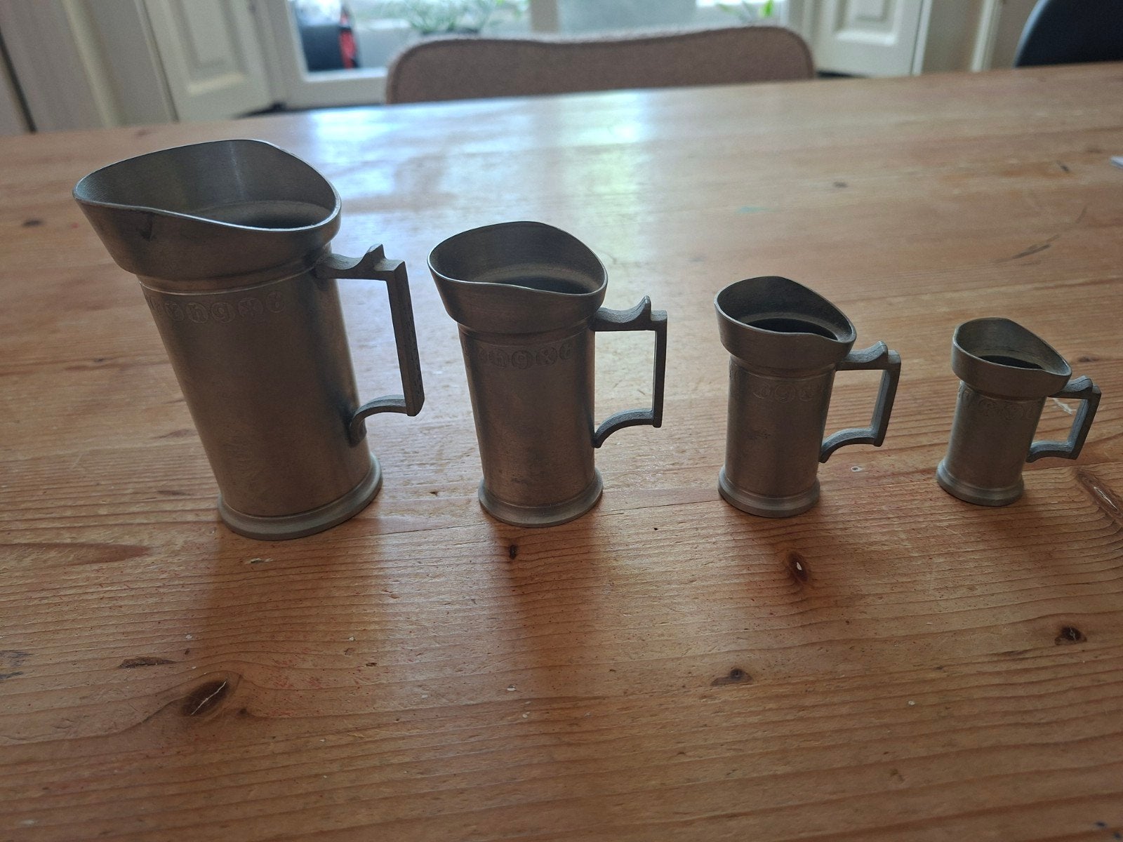 Antieke tinnen maatbekers set - 4 stuks, Antiek en Kunst, Ophalen of Verzenden