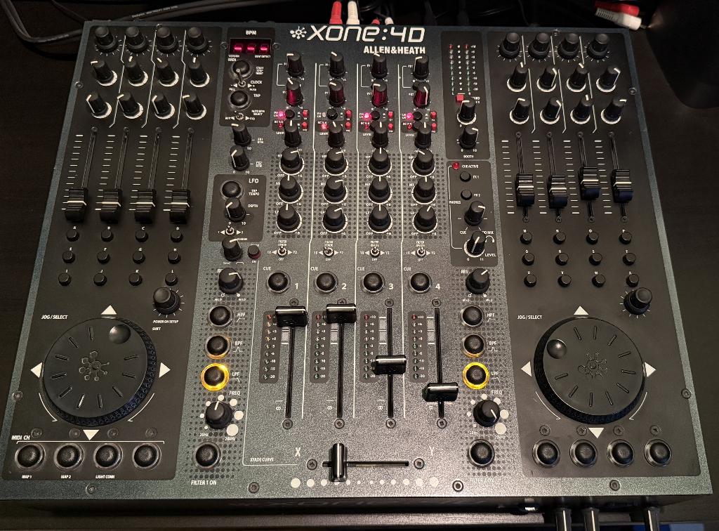 Allen & Heath Xone 4D, Muziek en Instrumenten, Mengpanelen, Zo goed als nieuw, 5 tot 10 kanalen, Microfooningang, Ophalen of Verzenden