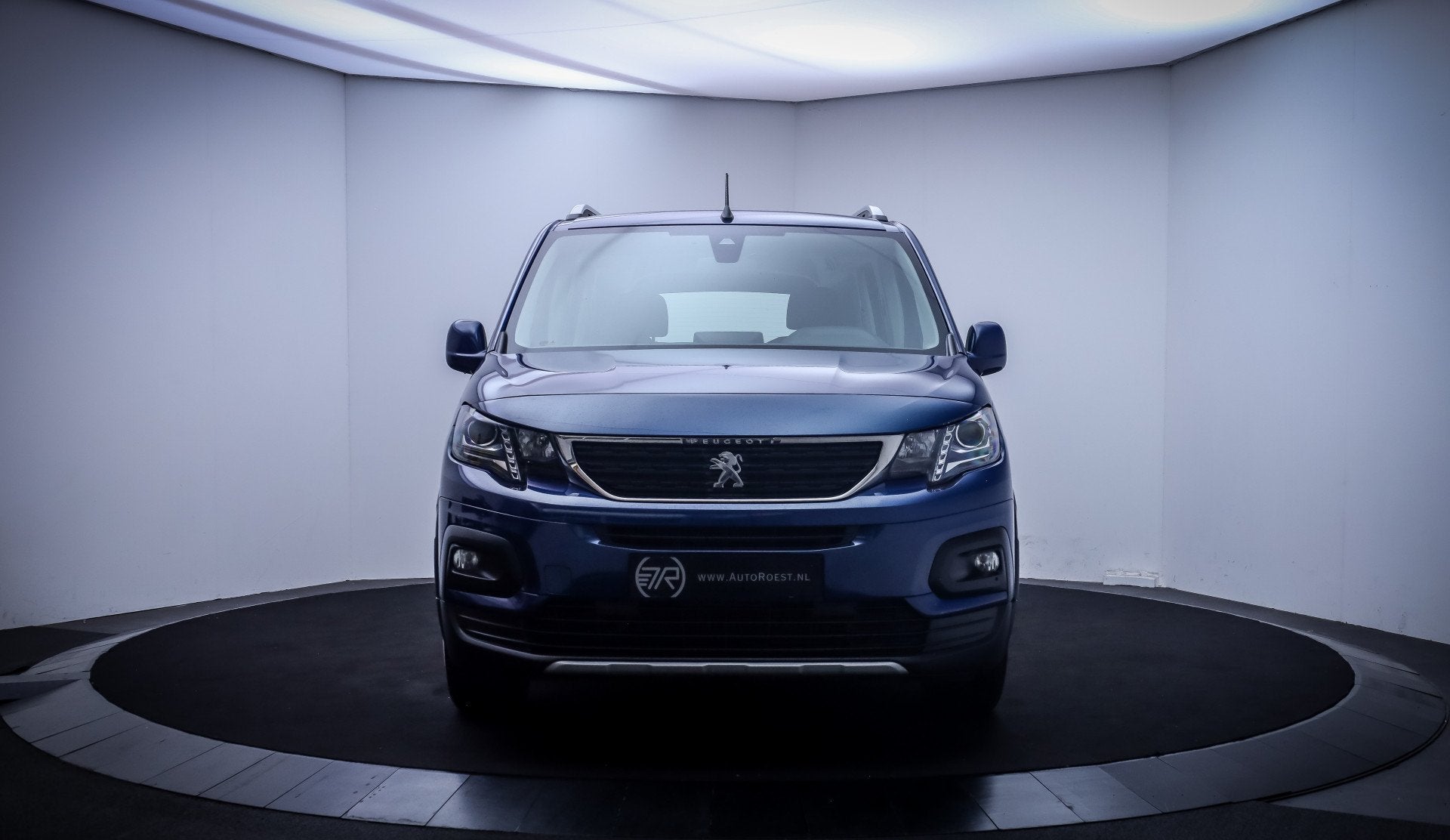 Peugeot Rifter Long 1.2T 7Pers ALLURE L2 NAVI | CARPLAY | DA, Gebruikt, Zwart, 1199 cc, 7 stoelen