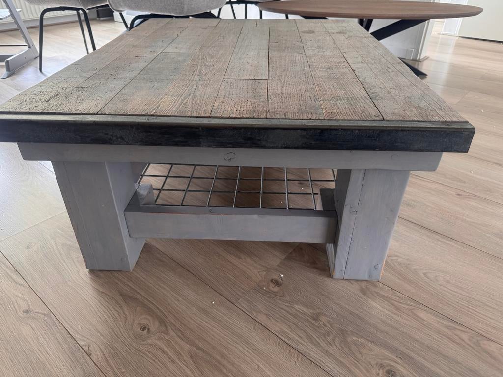 Robuuste salontafel van gerecycled hout en metaal, Ophalen, 50 tot 100 cm, Zo goed als nieuw, Minder dan 50 cm