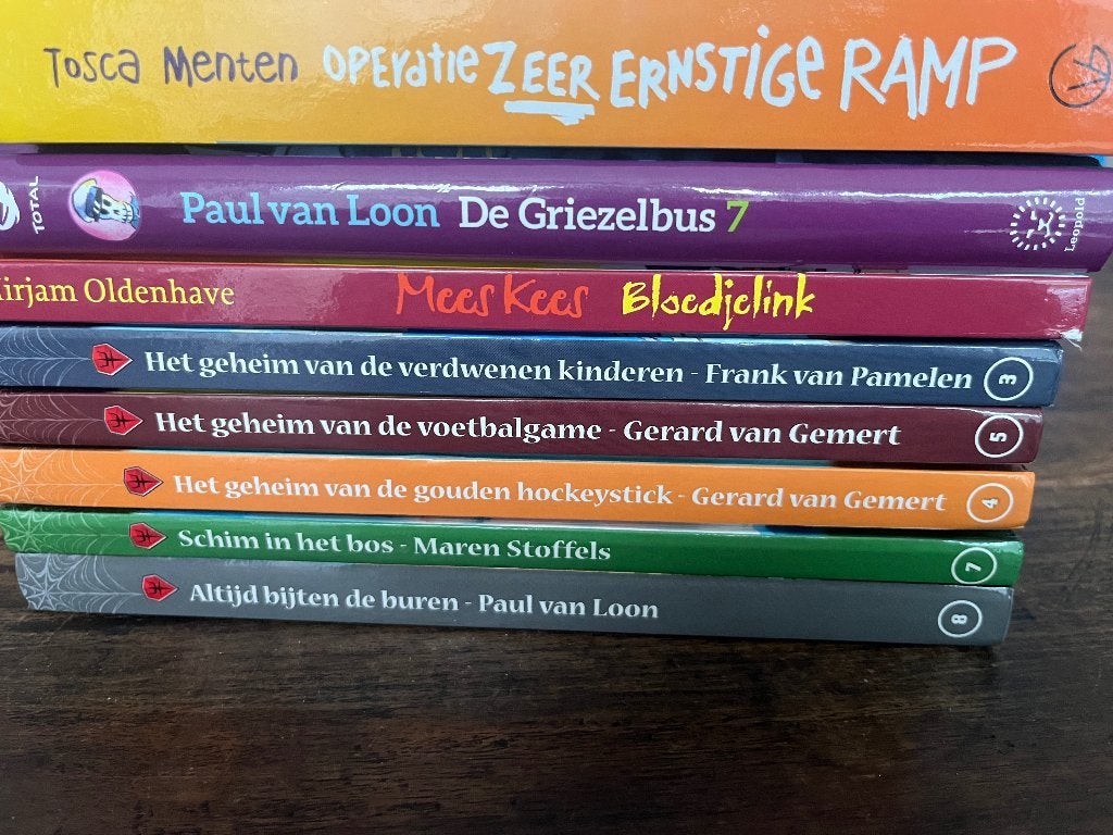 8 jeugdboeken , spaaractie Total, Ophalen of Verzenden, Gelezen