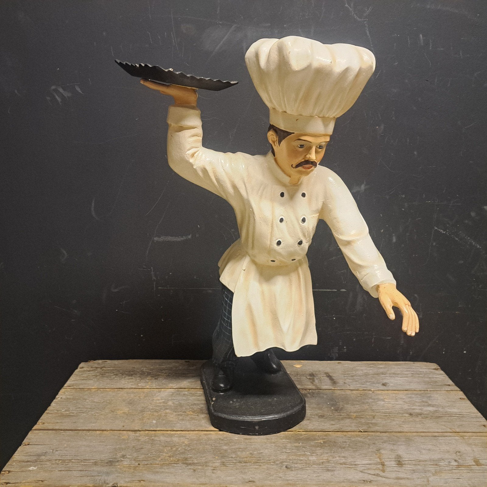 Chef-Kok 'Falling Chef' beeld, Verzamelen, Beelden en Beeldjes, Gebruikt, Dier, Ophalen