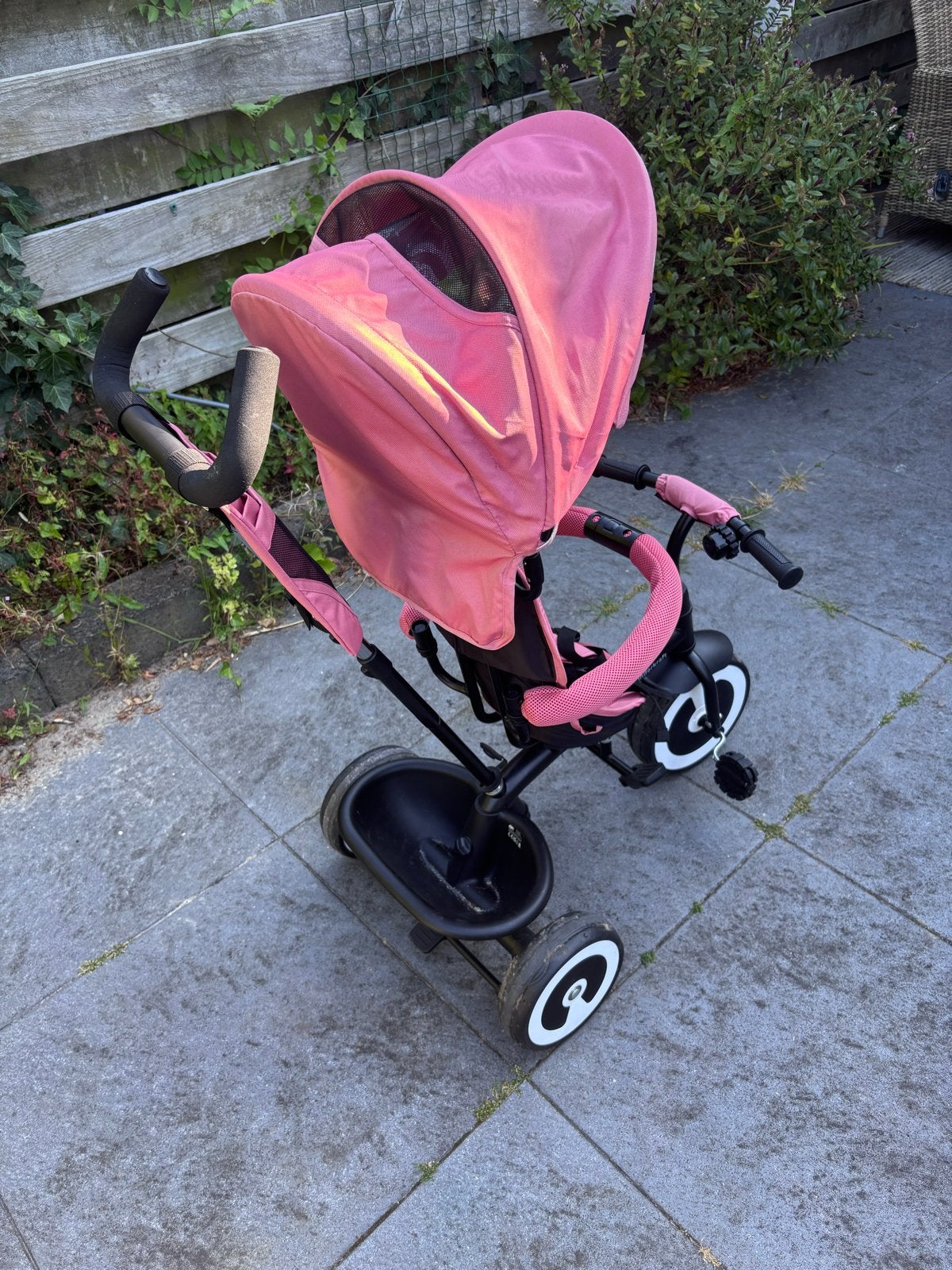 Roze driewieler met duwstang en verstelbare zitting, Ophalen, Gebruikt, Duwstang