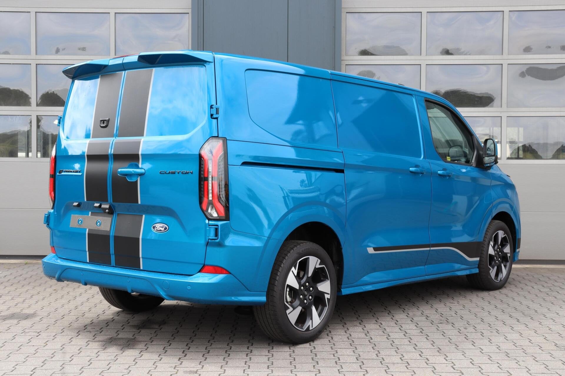 Ford E-Transit Custom L1H1 SPORT 65 kWh l ELEK. SCHUIFDEUR l, 330 km, Stof, Gebruikt, Zwart