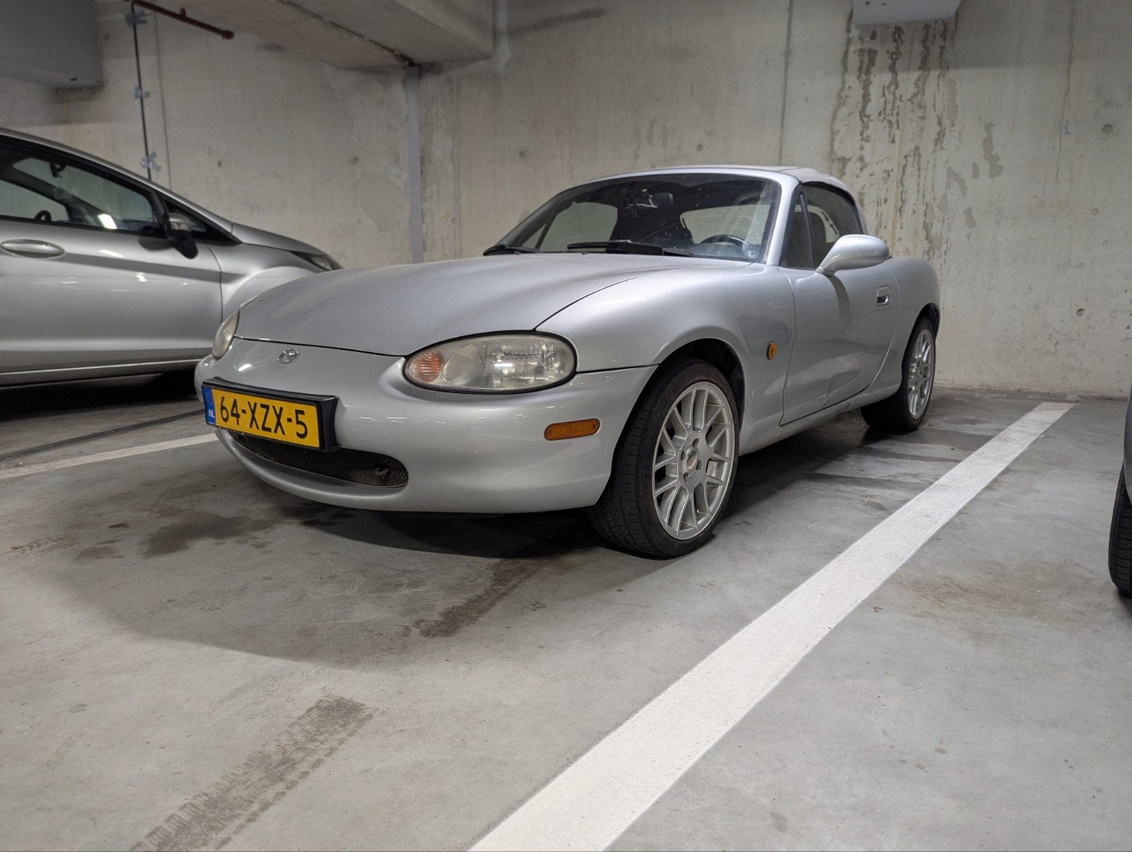 Mazda MX-5 1.6 I 2000 Grijs, Achterwielaandrijving, 40 €/maand, 4 cilinders, Cabriolet