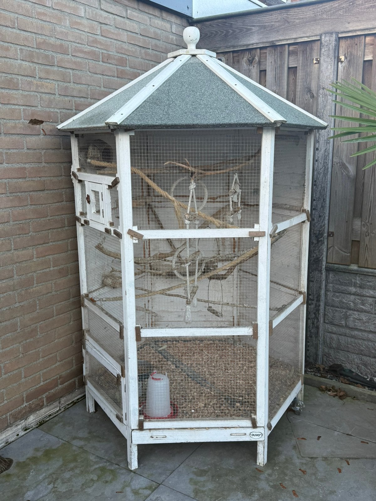 Mooie zeskantige houten volière / vogelkooi (2m hoog), Ophalen, Gebruikt, Hout, Volière