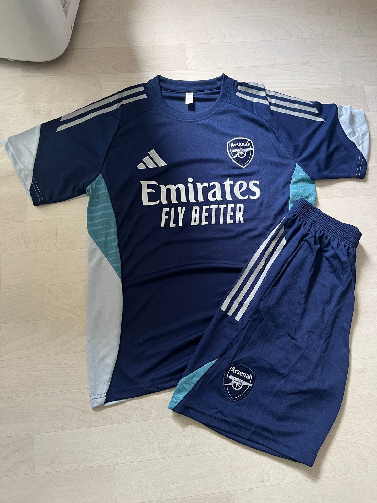 Arsenal trainingkit Maat L, Maat 52/54 (L), Nieuw, Voetbal, Verzenden
