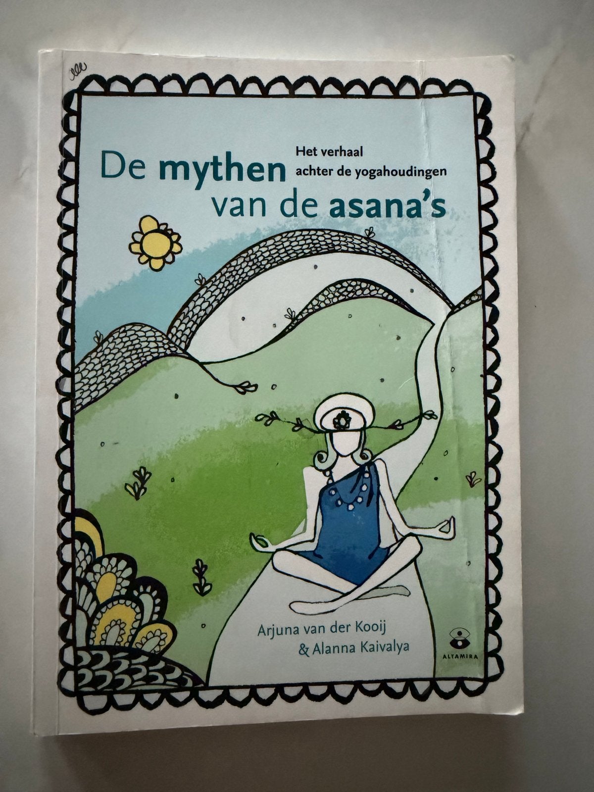 De mythen van de asana's - Het verhaal achter de yogahouding, Boeken, Ophalen of Verzenden, Gelezen, Meditatie of Yoga, Achtergrond en Informatie