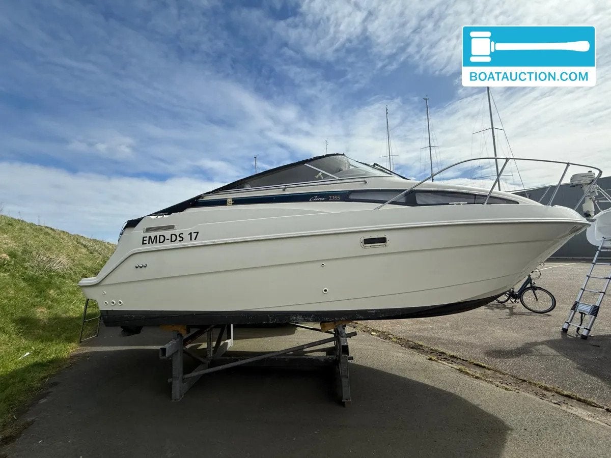 Bayliner 2355, 3 m, Gebruikt, Binnenboordmotor, Kussenset