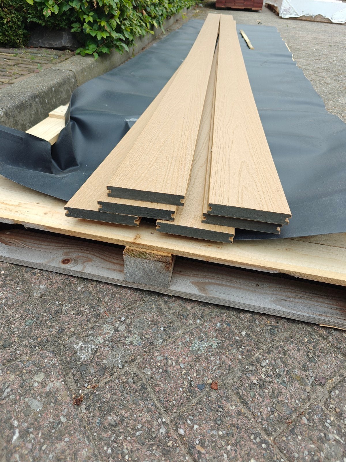 Composiet vlonderplanken 6 stuks ceder 400cm, Ophalen, Nieuw, 250 cm of meer, Planken