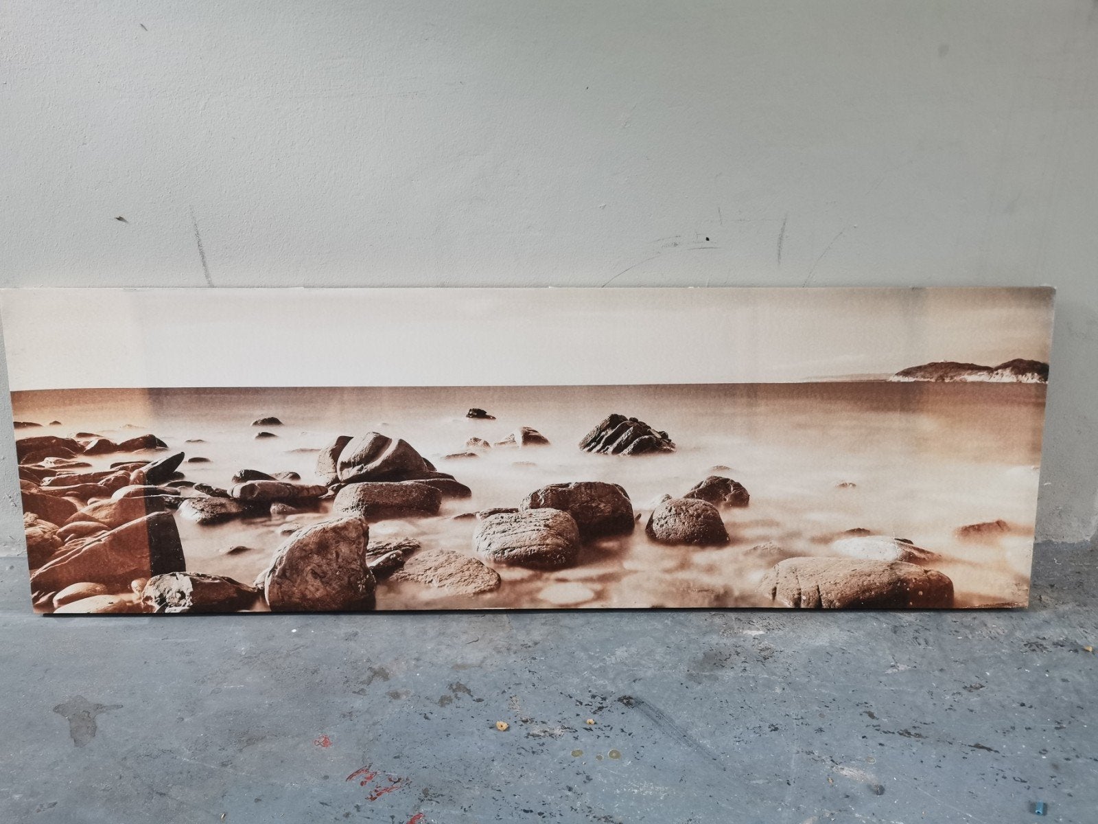 Schilderij: Rustgevend strand met rotsen (140x45cm), Ophalen, 50 – 75, Gebruikt, 125 cm of meer