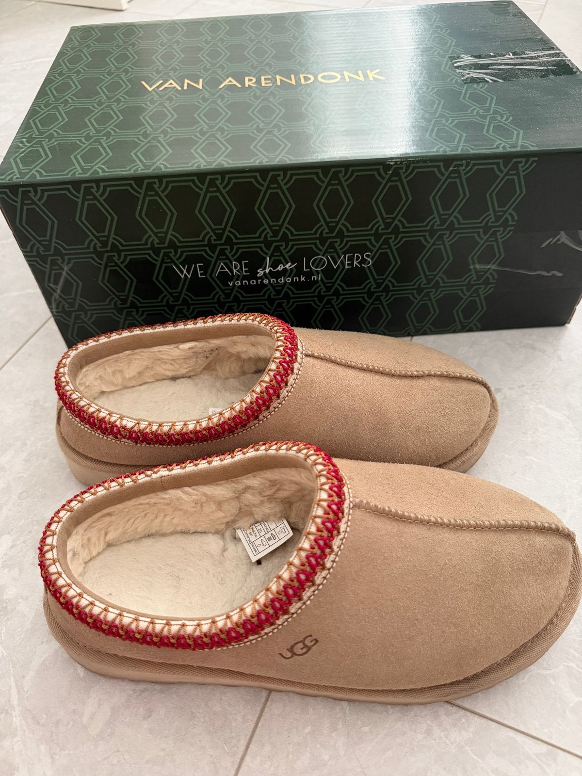 Ugg Tasman - Zo goed als nieuw, Beige, Overige typen, Ophalen of Verzenden, Zo goed als nieuw