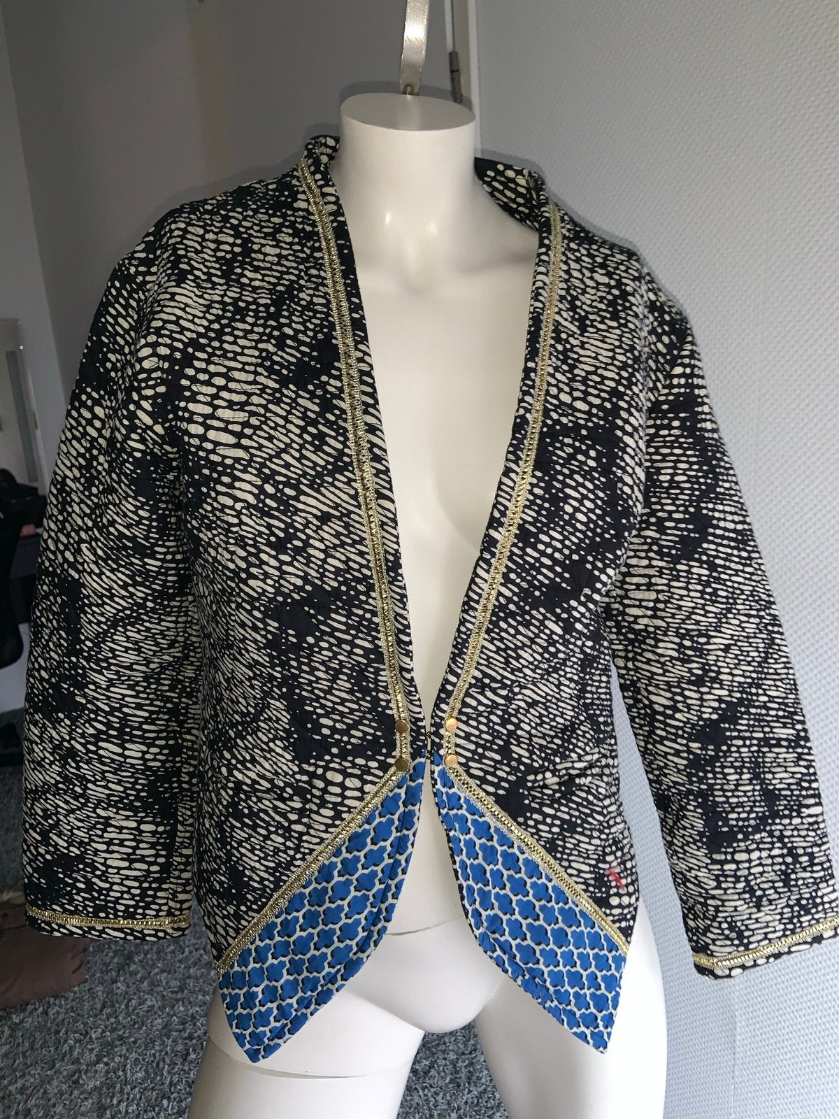 Be loved jas met mooie kleur combi maat 3. 38., Maat 38/40 (M), Blauw, Ophalen of Verzenden, Zo goed als nieuw