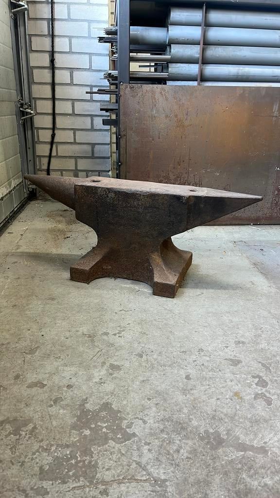 Aambeeld 141kg 80x34x32cm, Ophalen, Gebruikt