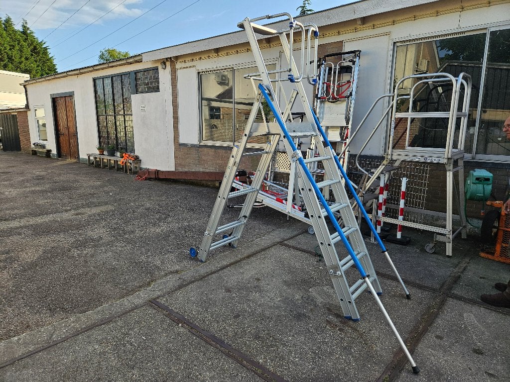 Platformtrap 5x ultra light, Doe-het-zelf en Verbouw, Ladders en Trappen, Ophalen, Trap, Zo goed als nieuw, Opvouwbaar of Inschuifbaar