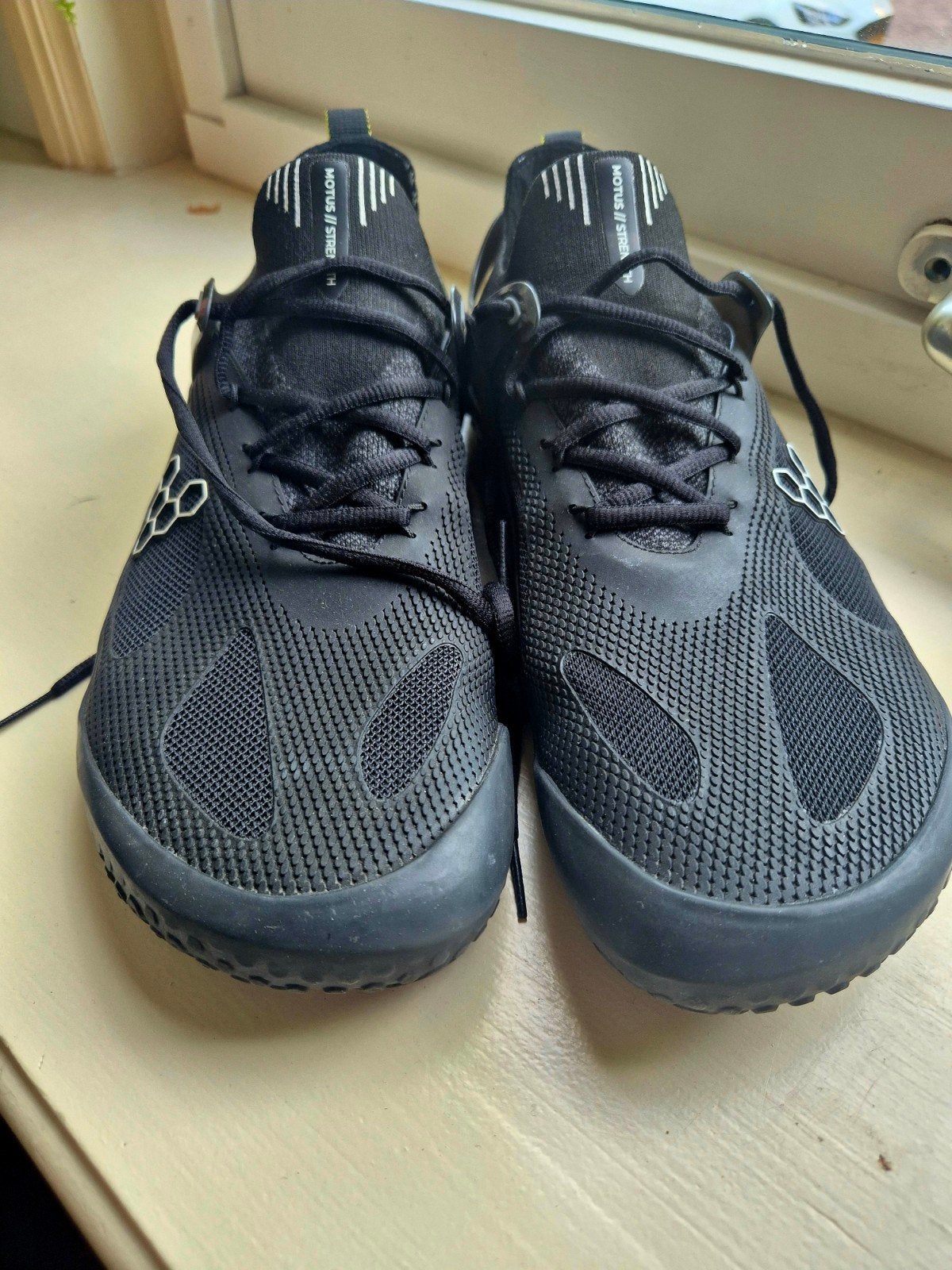 Vivobarefoot Motus Strength Barefoot Schoenen Zwart, Zwart, Ophalen of Verzenden, Vivobarefoot, Sneakers of Gympen