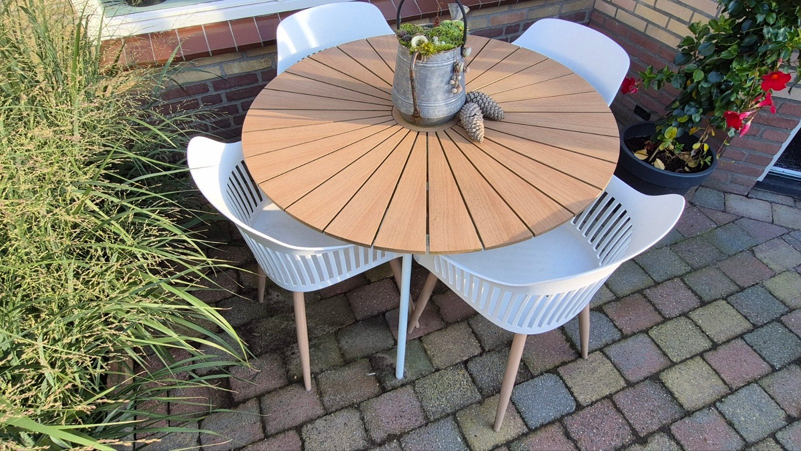 Tuinset: Ronde Tafel met 4 Witte Stoelen, Ophalen, Gebruikt, Kunststof
