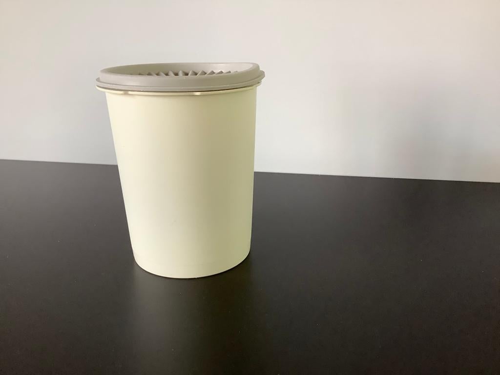 Tupperware voorraadbus met goed afsluitbare deksel, Ophalen of Verzenden, Gebruikt, Crème, Bus of Trommel