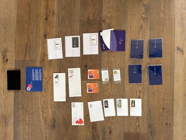 Postzegels, mapjes en telefoonkaarten verzameling leuk bod, Ophalen of Verzenden, Nederland