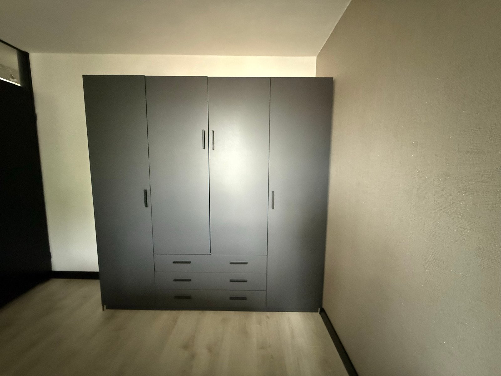 Grote kledingkast met lades en hangruimte - Zo goed als nieu, Ophalen, 200 cm of meer, 150 tot 200 cm, Zo goed als nieuw
