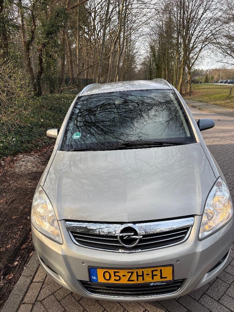 Opel Zafira 2.2 AUT 2008 Grijs 7 persoons  apk tm 30 3 2027, Auto's, Opel, 4 cilinders, Origineel Nederlands, Bedrijf, Zafira