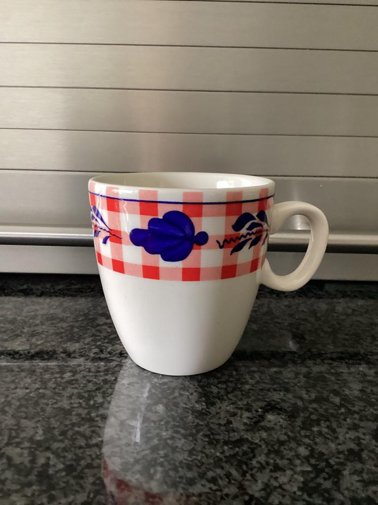 Royal boch koffie mokken 6 stuks aanwezig, Ophalen of Verzenden, Zo goed als nieuw, Overige stijlen, Kop(pen) en/of Schotel(s)
