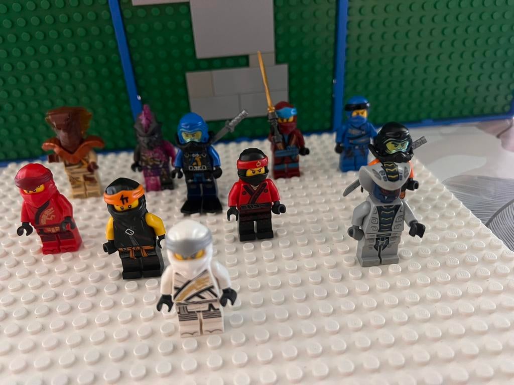 Lego partij ninjago minifiguren, Kinderen en Baby's, Speelgoed | Duplo en Lego, Ophalen of Verzenden, Zo goed als nieuw