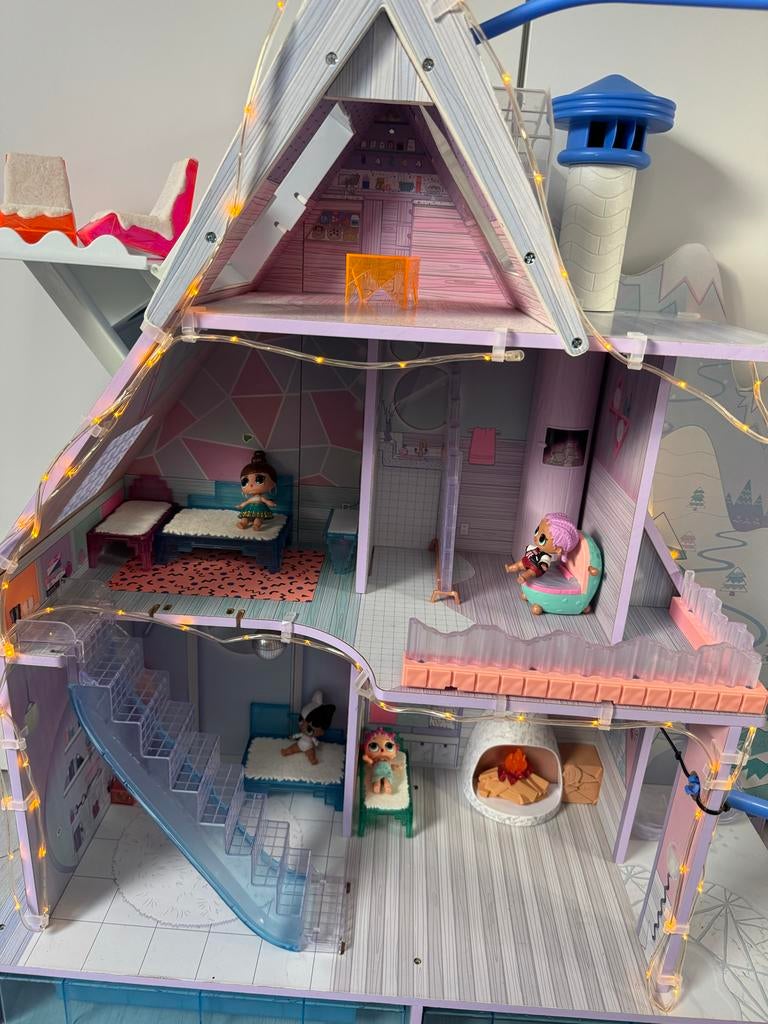 LOL Surprise Winter Chalet Poppenhuis, Ophalen, Zo goed als nieuw, Poppenhuis