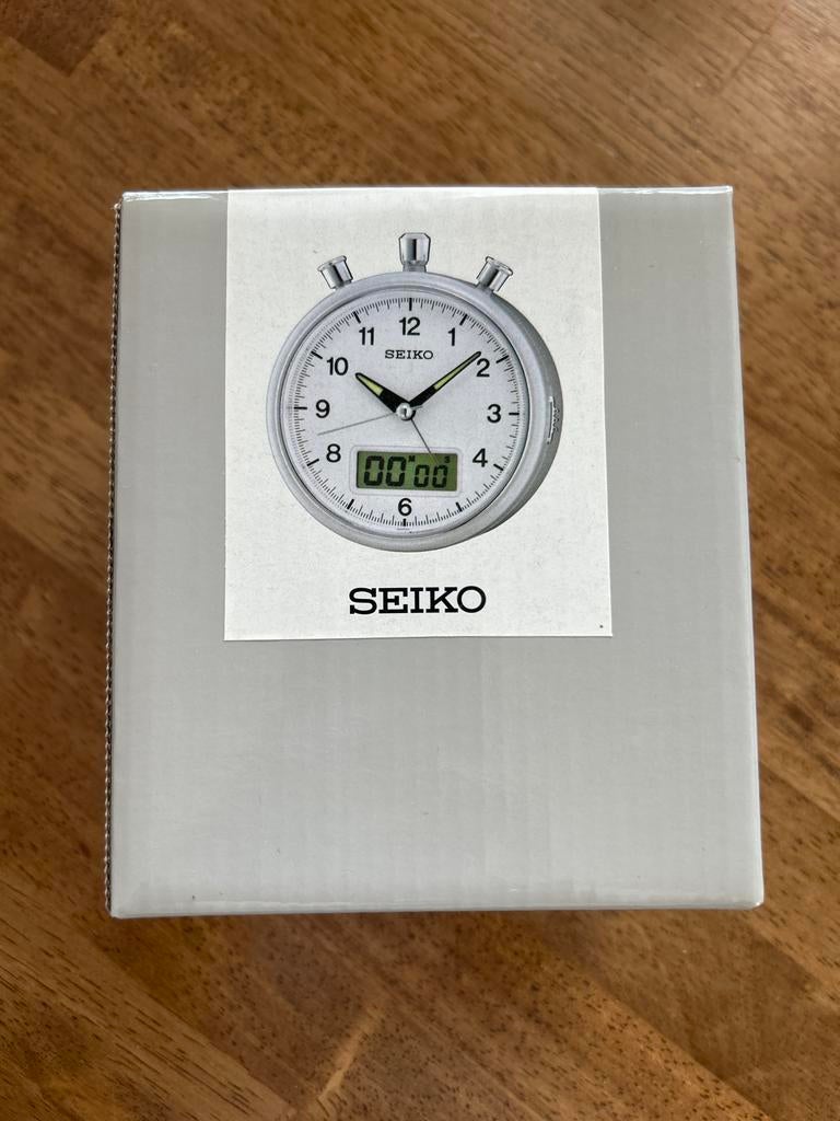 Nieuwe Seiko Wekker/Tafelklok met Stopwatch en Timer, Huis en Inrichting, Ophalen of Verzenden, Nieuw, Analoog, Wekker of Tafelklok
