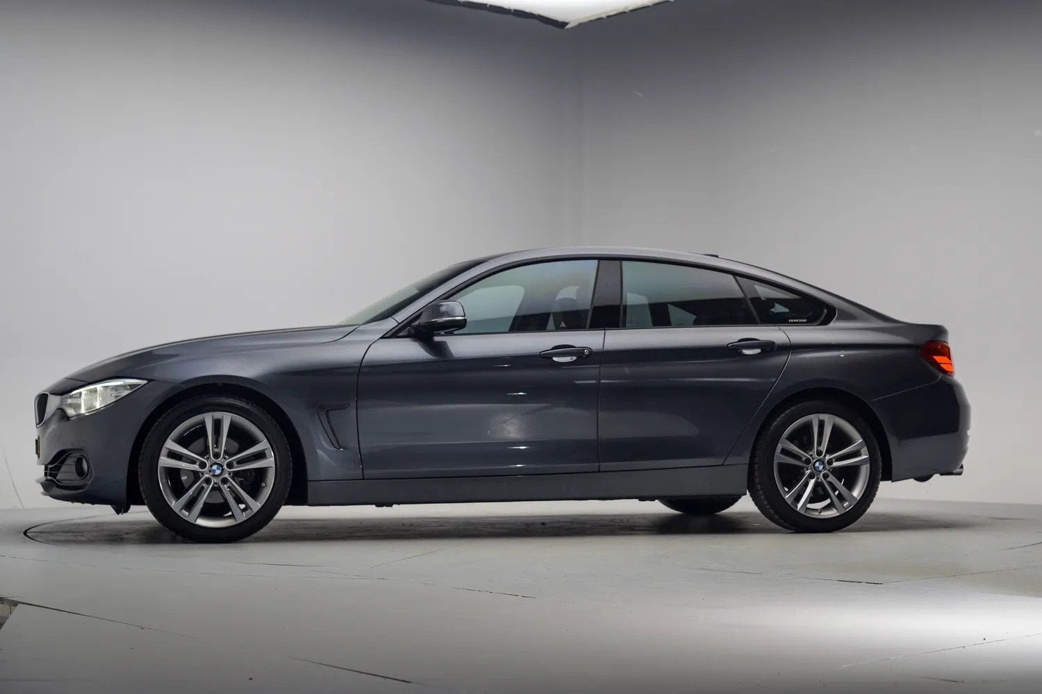 Foto 2 van BMW 4 Serie Gran Coupe 418i High Executive Aut. [ Sportstoel
