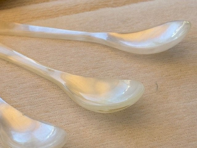 6 vintage parelmoeren eierlepeltjes + botermesje, Verzenden
