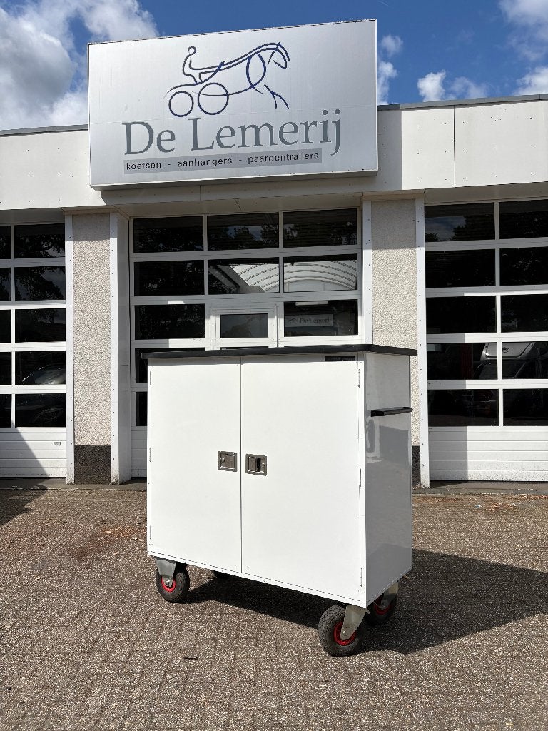 Luxe verrijdbare Concourskast / Zadelkast / inclusief Hoes, Ophalen, Zo goed als nieuw, Overige disciplines