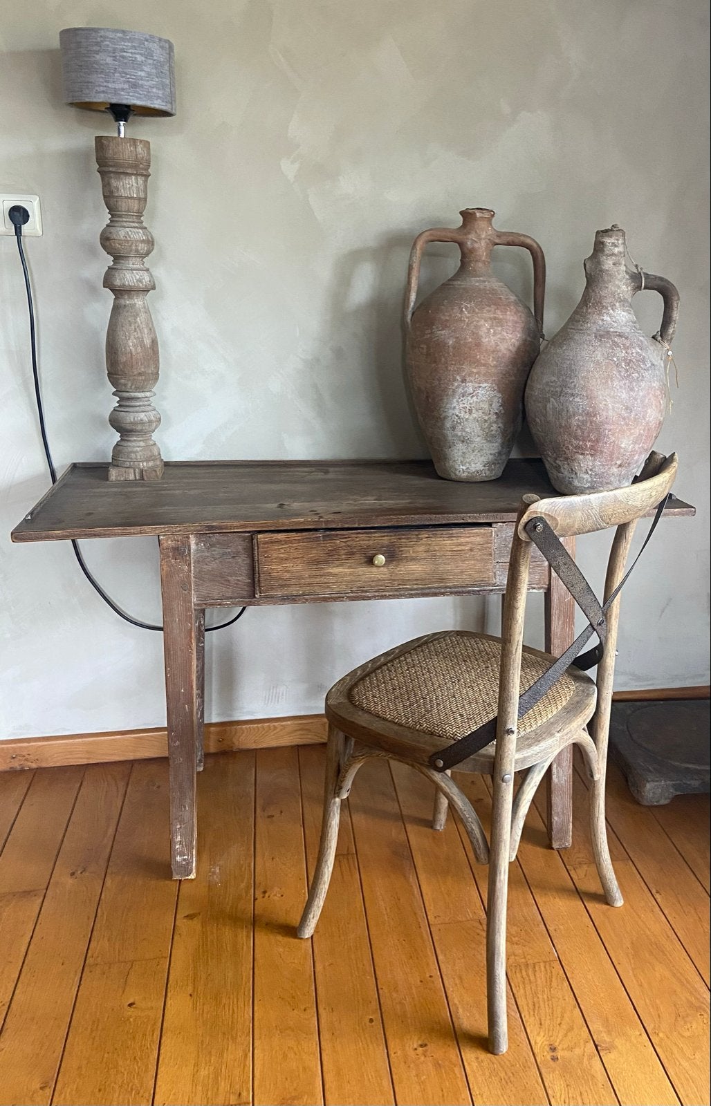 Oude houten tafel en stoel, Ophalen of Verzenden