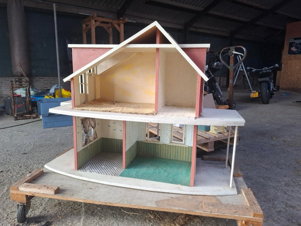 Houten barbiehuis (zelfgemaakt) gratis afhalen, Kinderen en Baby's, Speelgoed | Poppenhuizen, Ophalen, Gebruikt, Poppenhuis