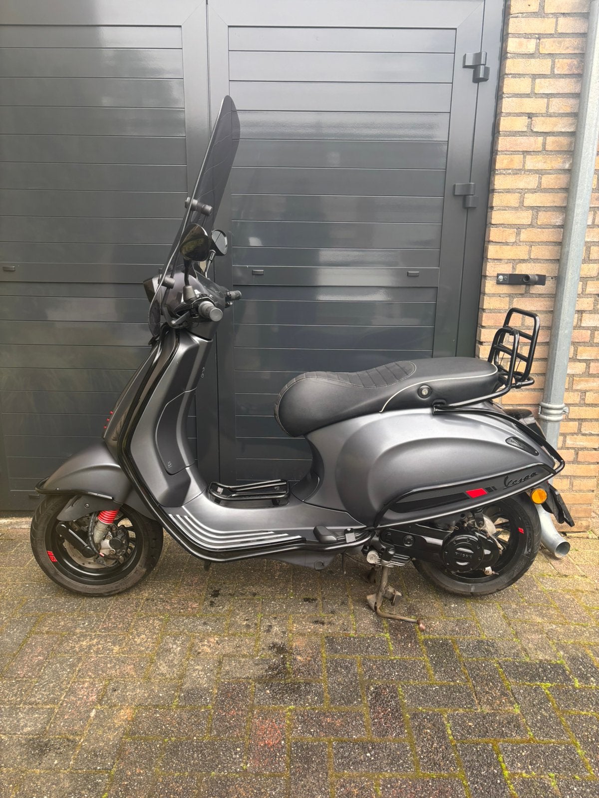 Vespa Sprint 2018 Grigio Titanio full opties, Fietsen en Brommers, Ophalen, Zo goed als nieuw, Benzine