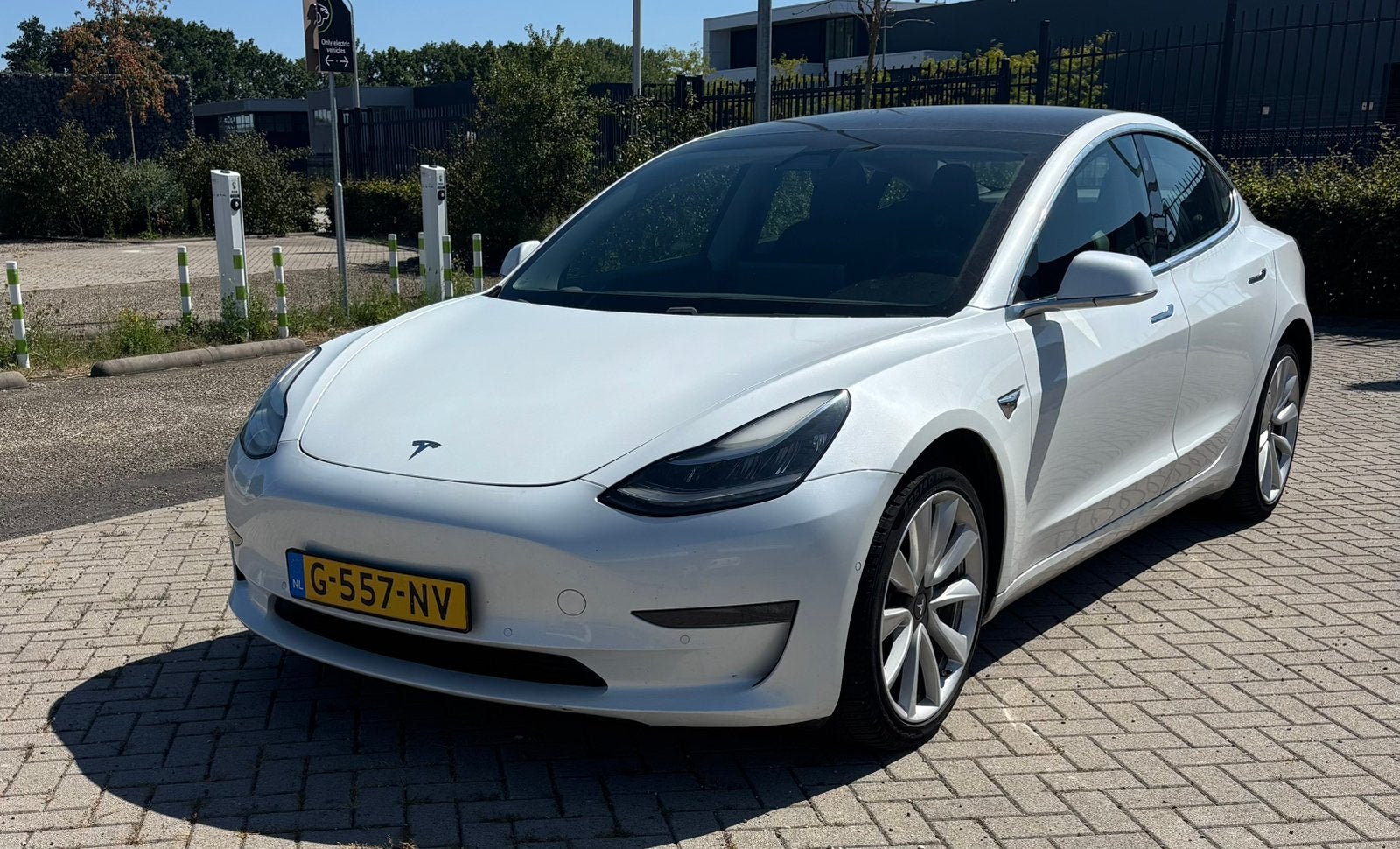 Tesla Model 3 Long Range AWD 2019 Wit SoH 90%, Auto's, Automaat, 1831 kg, Zwart, Wit